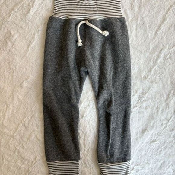 Childhoods Clothing 3T Skinny Sweats Gray - Picture 2 of 2